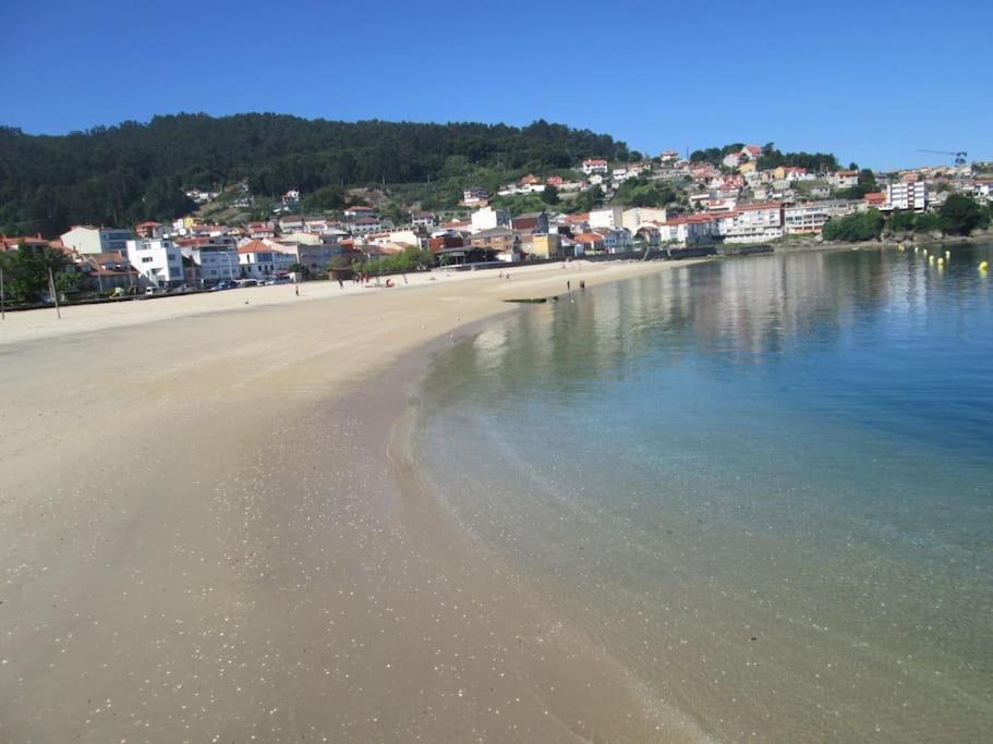 Apartamento Con Terraza Y Vistas Al Mar Bueu Esterno foto